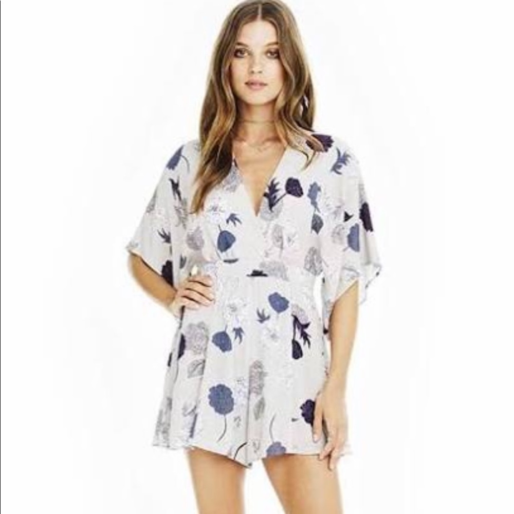 NWT ASTR, “Sylvie” floral print romper, Size L